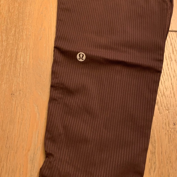 Lululemon Black Satin Dance Studio Crop size 4 - Picture 8 of 10